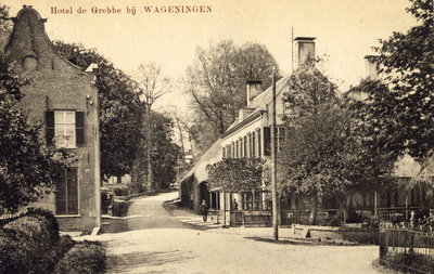 18057 Gezicht op het hotel De Grebbe aan de Grebbeweg te Grebbe bij Rhenen.